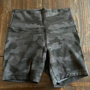 Lululemon Align 6 in inseam Camo black